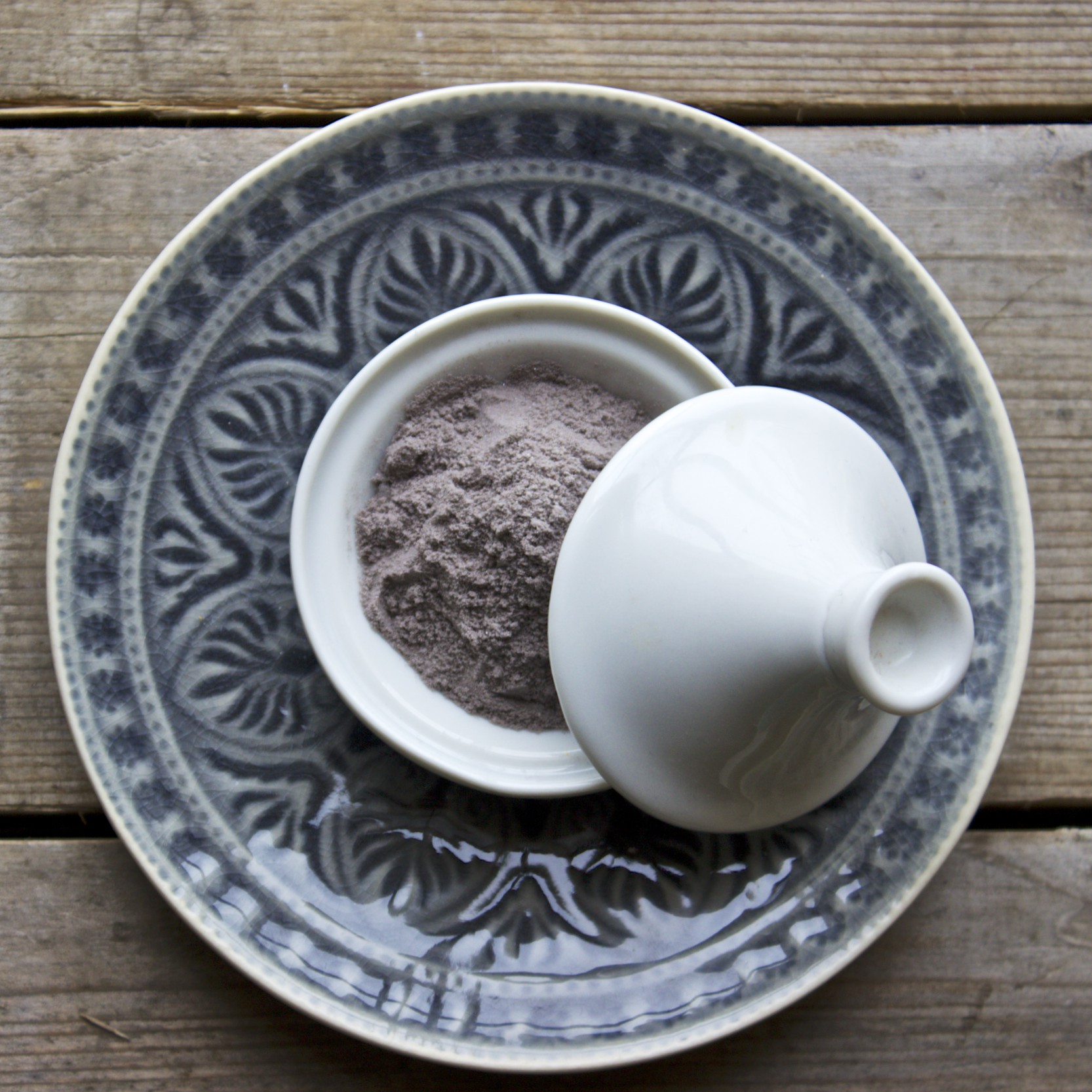 Going no (sham)poo? Here’s how not to gross out…